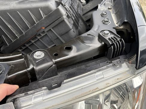 Used 2020 Nissan Frontier PRO-4X w/ Pro-4x Utility Package image 7