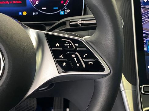 Used 2024 Mercedes-Benz GLC 300 4MATIC image 29