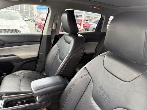 Used 2022 Jeep Compass Latitude w/ Sun and Sound Group AWD/4WD image 11