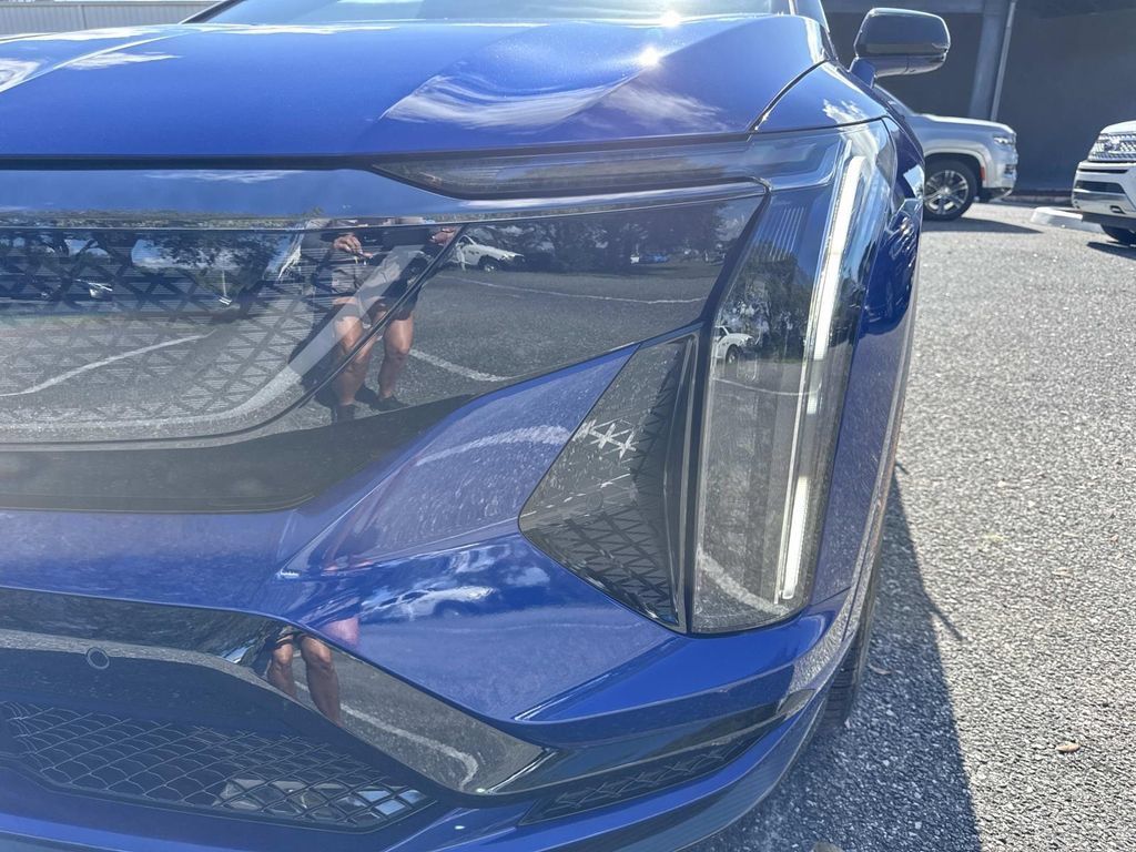New 2027 Cadillac Optiq V w/ Deep Ocean Design Edition AWD/4WD image 9