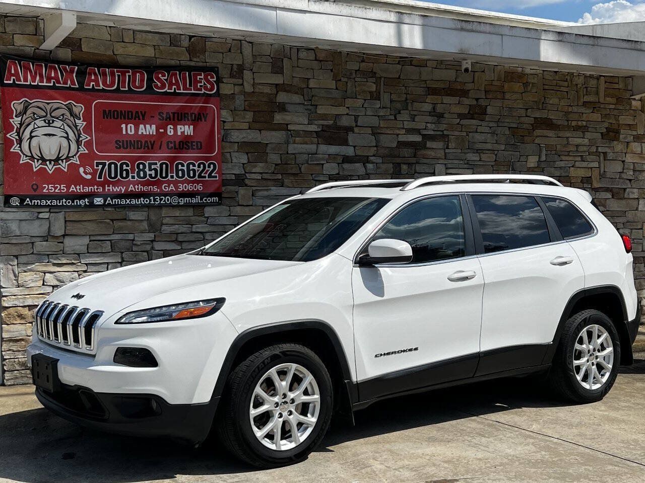 Used 2017 Jeep Cherokee Latitude w/ Comfort & Sound Group FWD image 2