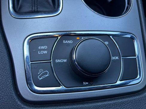 Certified 2020 Jeep Grand Cherokee Laredo AWD/4WD image 26
