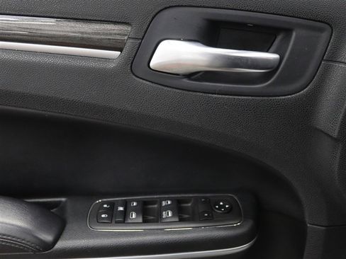 Used 2022 Chrysler 300 Touring image 35
