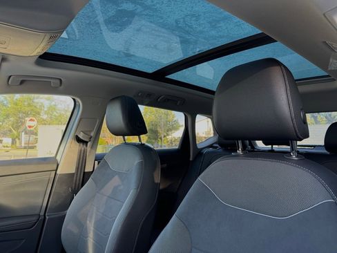 New 2025 Volkswagen Taos SE image 20