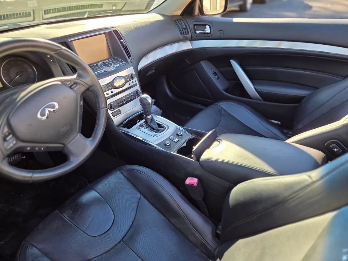 Used 2014 INFINITI Q60 Convertible w/ Premium Package RWD image 7
