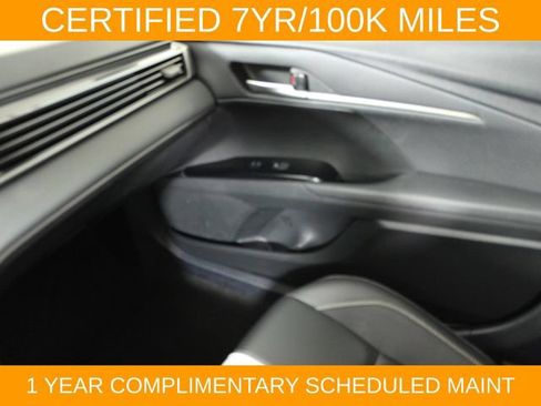 Used 2025 Toyota Camry SE FWD image 16