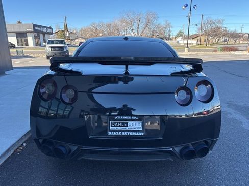 Used 2015 Nissan GT-R Premium image 7