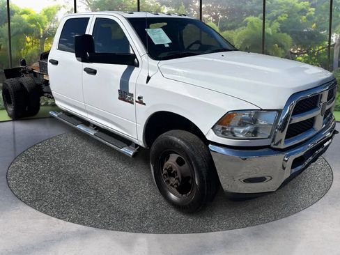 Used 2018 RAM 3500 Tradesman w/ Chrome Appearance Group AWD/4WD image 3