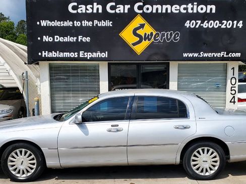 Used 2003 Lincoln Town Car Executive image 9