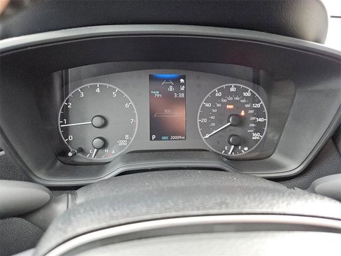 Used 2025 Toyota Corolla Cross LE image 7