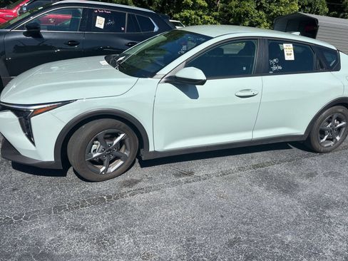 Used 2025 Kia K4 FWD image 9