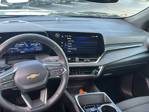Used 2026 Chevrolet Equinox LT FWD image 12
