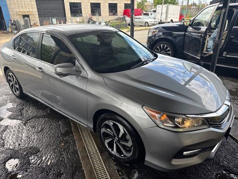 Used 2017 Honda Accord EX-L image 2