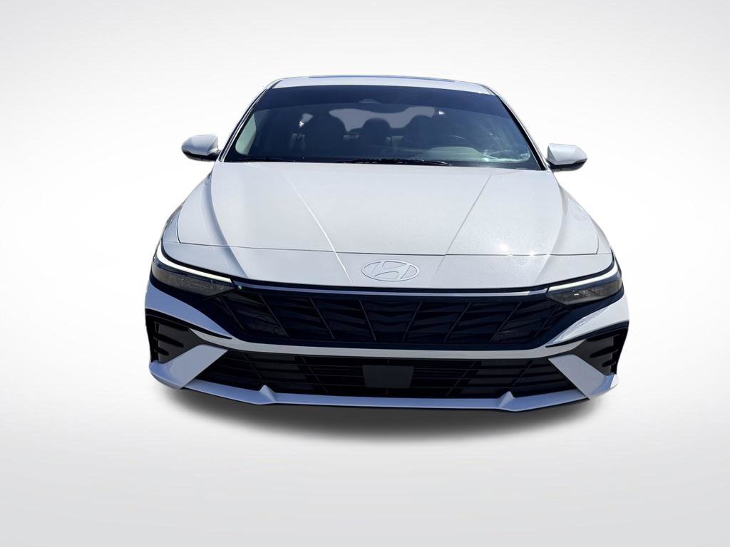 Used 2025 Hyundai Elantra Limited FWD image 10