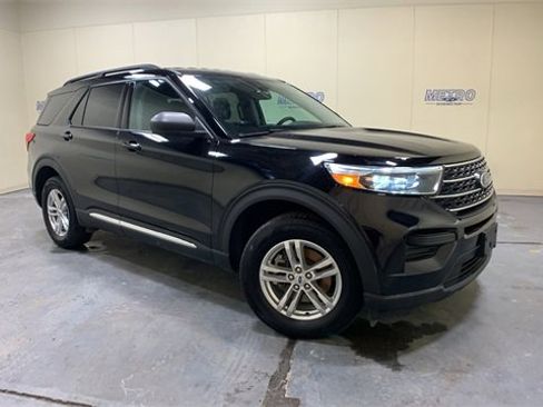 Used 2022 Ford Explorer XLT image 1