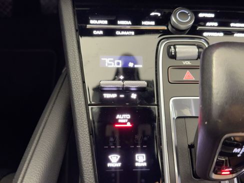 Certified 2021 Porsche Cayenne image 19