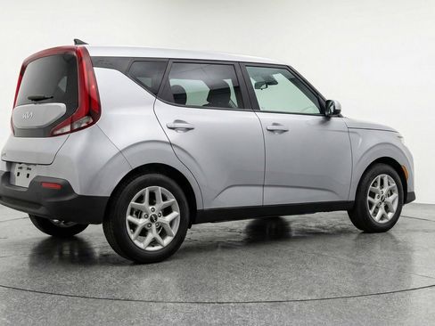 Used 2025 Kia Soul LX w/ LX Technology Package FWD image 7