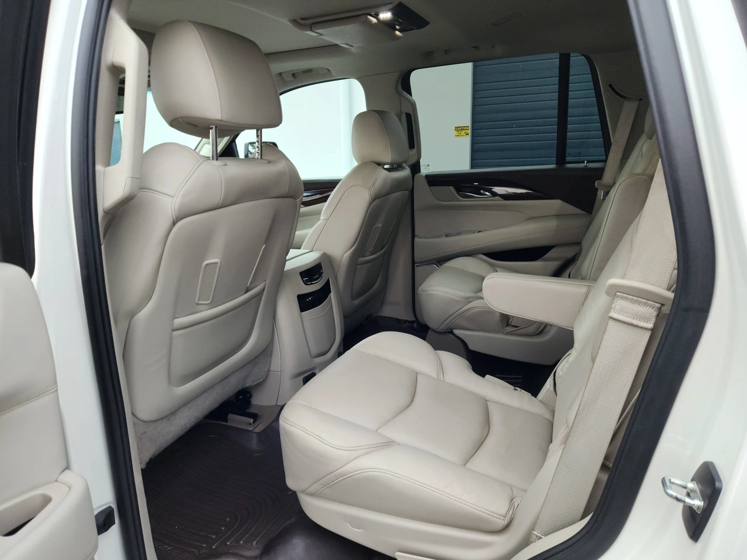 Used 2015 Cadillac Escalade Premium AWD/4WD image 18