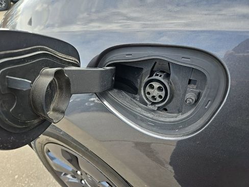 Used 2020 Chrysler Pacifica Limited w/ Advanced Safetytec Group image 18