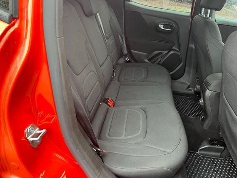 Used 2021 Jeep Renegade Latitude w/ Convenience Group AWD/4WD image 4