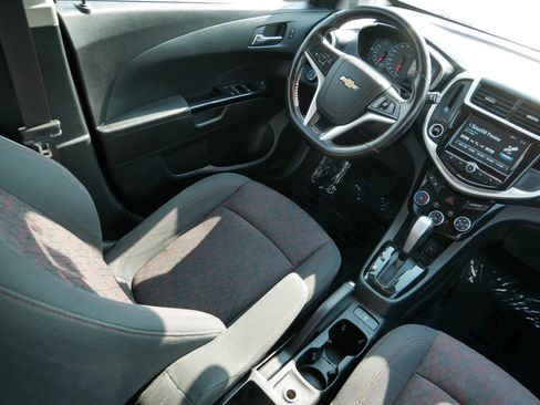 Used 2017 Chevrolet Sonic LT w/ Fun and Sun Package FWD image 9
