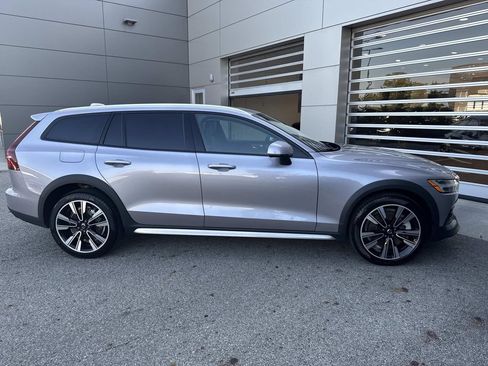 Used 2026 Volvo V60 B5 Cross Country Ultra w/ Climate Package AWD/4WD image 8