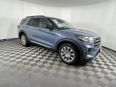 Used 2025 Ford Explorer Active w/ Active Comfort Package image 7