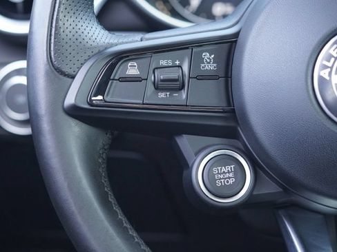 Used 2023 Alfa Romeo Giulia Veloce RWD image 22