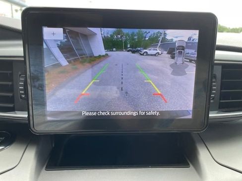Certified 2022 Ford Explorer XLT w/ Equipment Group 202A AWD/4WD image 17
