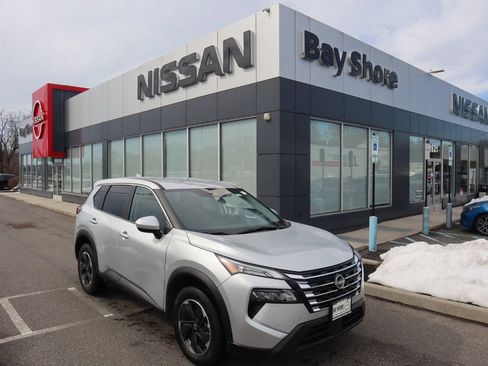 Certified 2025 Nissan Rogue SV AWD/4WD image 1
