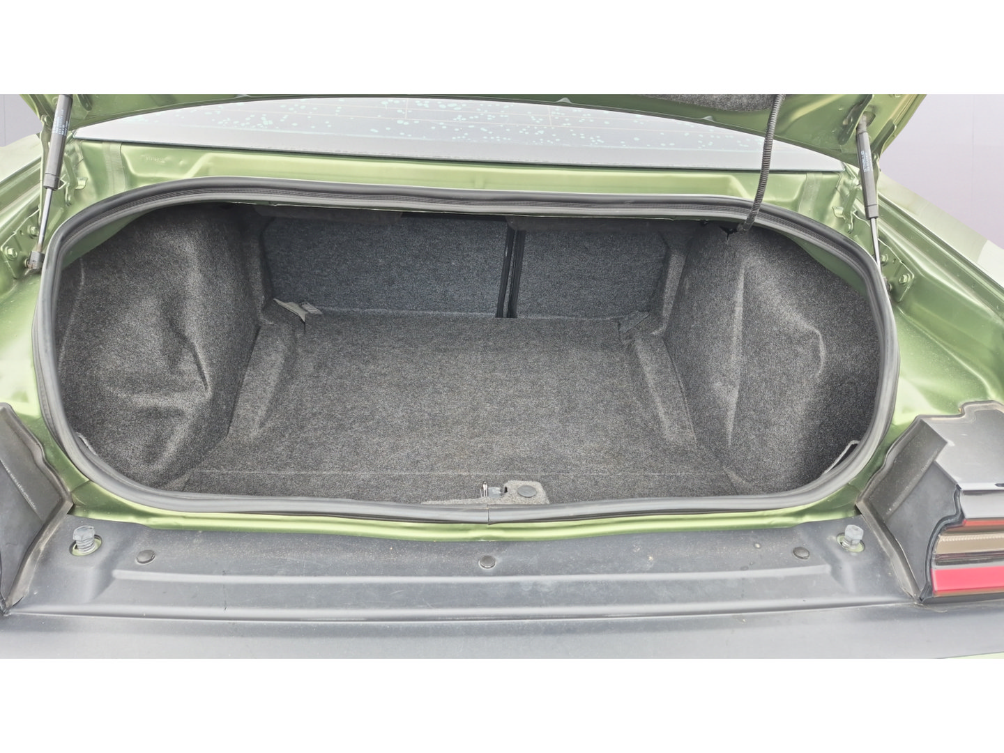 Used 2018 Dodge Challenger R/T Plus RWD image 9