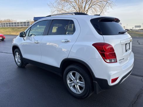 Used 2019 Chevrolet Trax LT w/ LT Convenience Package image 3
