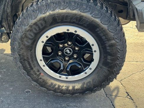 Used 2023 Ford Bronco Badlands image 7