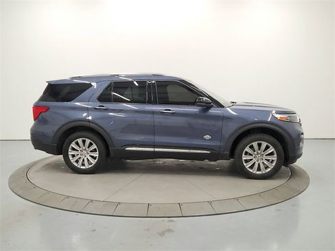 Used 2021 Ford Explorer King Ranch w/ Premium Technology Package image 9