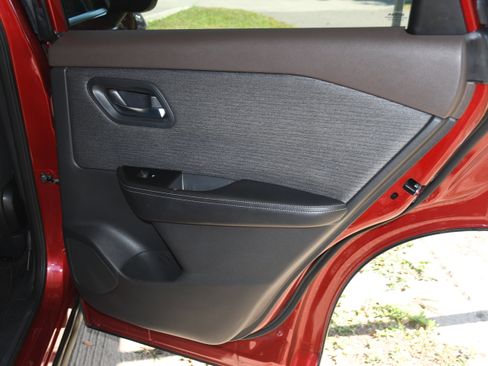 Used 2022 Nissan Rogue SV image 18