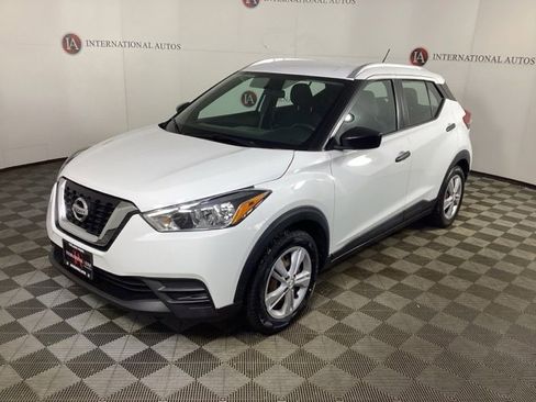 Used 2018 Nissan Kicks S image 1