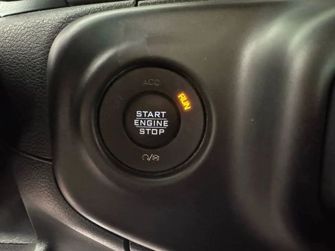 Used 2018 Jeep Wrangler Unlimited Sport image 17