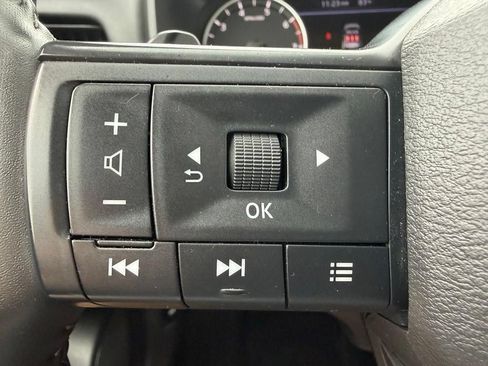 Used 2025 Nissan Rogue SV AWD/4WD image 16