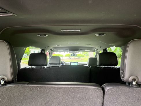 Used 2022 Chevrolet Suburban LT AWD/4WD image 32