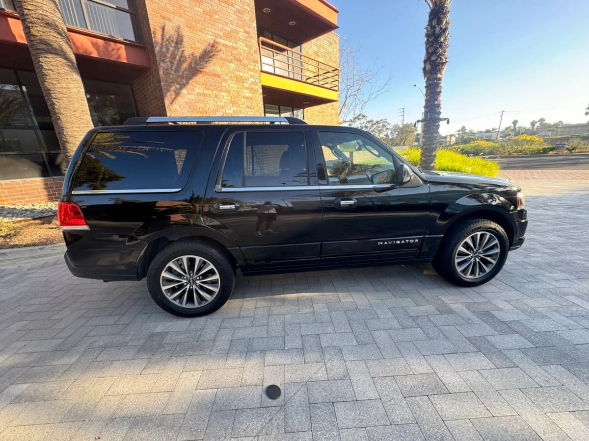 Used 2017 Lincoln Navigator Select AWD/4WD image 7