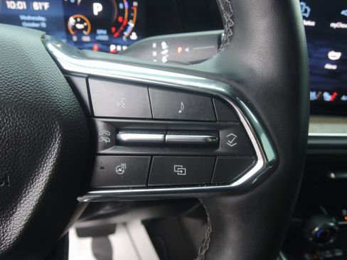 Used 2025 Chevrolet Suburban High Country image 17