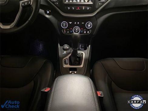 Used 2017 Jeep Cherokee Overland w/ Technology Group image 12