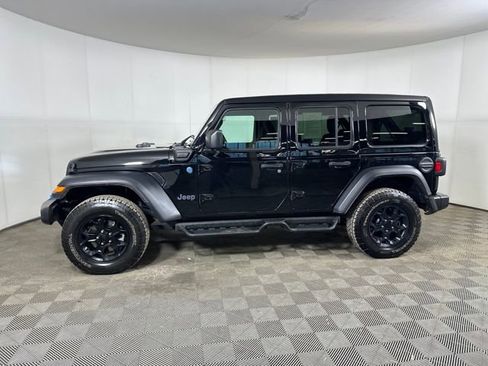 Used 2023 Jeep Wrangler Unlimited w/ Sun & Screen Package image 6