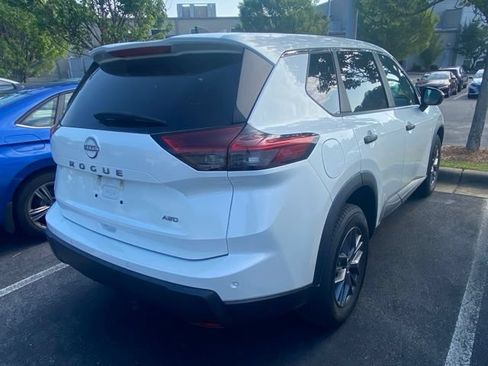 Used 2024 Nissan Rogue S AWD/4WD image 4