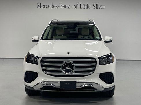 Used 2024 Mercedes-Benz GLS 450 4MATIC image 9