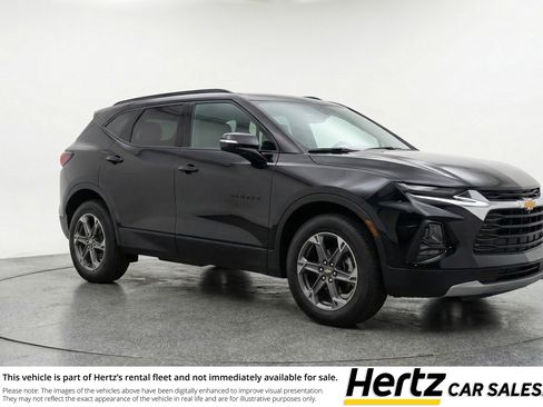 Used 2025 Chevrolet Blazer LT FWD image 1