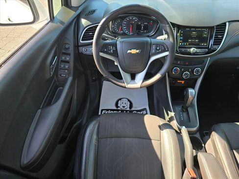 Used 2019 Chevrolet Trax LT w/ LT Convenience Package AWD/4WD image 3
