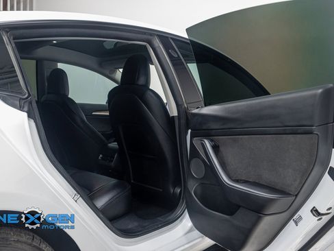 Used 2022 Tesla Model 3 Long Range image 33