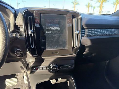 Used 2021 Volvo XC40 T5 R-Design w/ Advanced Package AWD/4WD image 19