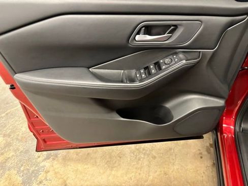 Used 2025 Nissan Rogue SV FWD image 18